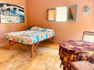 Een bed of bedden in een kamer bij YES PAPA! Rooms at 100m from the beach!