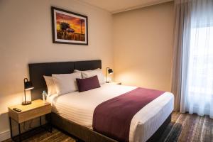 Postel nebo postele na pokoji v ubytování Porter's Plainland Hotel