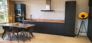 Gallery image of Contemporary Dublin Suite with hot tub in Lispapple Cross Roads