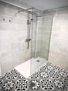 Łazienka w obiekcie Relax Apartment - private Jacuzzi/SPA with 2bedrooms (A/C) - Netflix - 24 h/entry