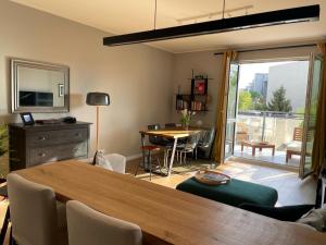 Kuchnia lub aneks kuchenny w obiekcie Royal Park Łazienki - Terrace Boutique Apartment