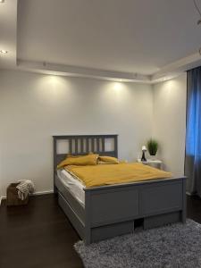 Llit o llits en una habitació de Wohlfühl-OASE mit XXL Balkon