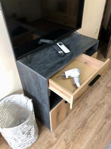 A television and/or entertainment centre at Luxury apartment 2 Free Underground Parking