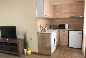 A kitchen or kitchenette at Luxury apartment 2 Free Underground Parking