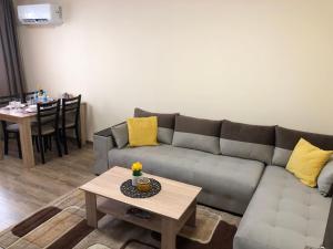 A seating area at Luxury apartment 2 Free Underground Parking