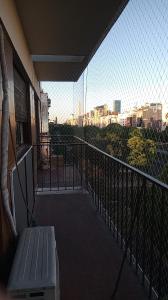 balcón con banco y vistas a la ciudad en METROBUS OBELISCO blue venta en Buenos Aires