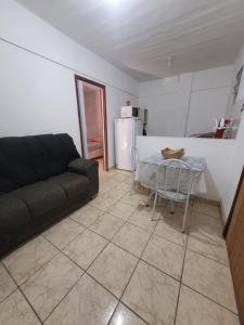 Dapur atau dapur kecil di Ótimo Quarto e Sala mobiliado em itapoa. +23 gambar