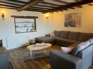 Ruang duduk di Charming holiday home in Marche en Famenne with garden