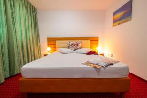 Postel nebo postele na pokoji v ubytování Hotel Sir Orhideea