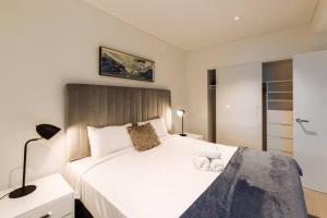 a bedroom with a large white bed in a room at AirTrip Apartment on Margaret Street in CBD in Brisbane