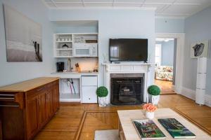 a living room with a fireplace and a tv at #enjoy Entire Victorian Home Downtown Newport Yes! in Newport