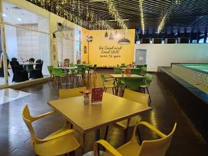 Restaurace v ubytování KHAS Makassar Hotel