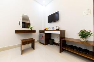 Televiisor ja/või meelelahutuskeskus majutusasutuses Đà Lạt Cao Nguyên Hotel