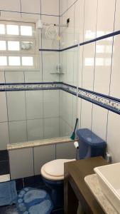 a bathroom with a toilet and a sink at Casa pedrinhas in Ilha Comprida