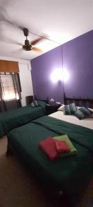 Uma cama ou camas num quarto em Residencial Ariand