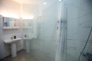Koupelna v ubytování Artemida Suites