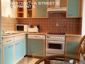 Kuchnia lub aneks kuchenny w obiekcie Holiday Apartments