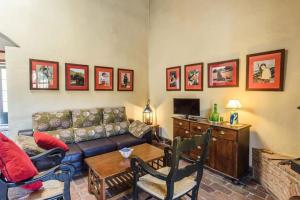 a living room with a couch and a table at Casa Cortijo en Dehesa Sierra León in La Puebla de los Infantes