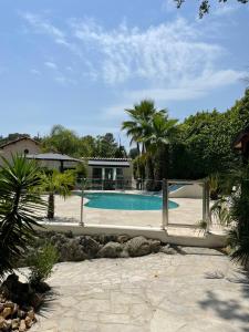 a swimming pool in front of a house at U0616 - Magnifique villa avec piscine proche Nice, Cannes in Roquefort-les-Pins