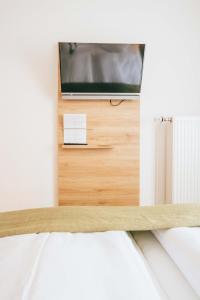 Televiisor ja/või meelelahutuskeskus majutusasutuses Hotel Andres