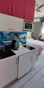 Kuchyň nebo kuchyňský kout v ubytování Nataly Apartment + 13 fotografií