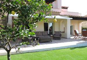 a patio with couches and chairs in a yard at Doree 449 in Bonmont Terres Noves