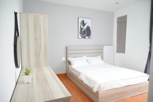 Postel nebo postele na pokoji v ubytování HAPPY HOTEL Tp Rạch Giá, Kiên Giang