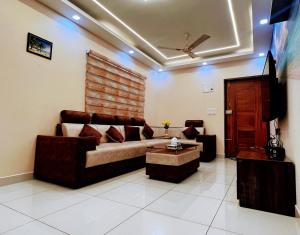 a living room with a couch and a tv at Exquisite 2BHK de Luxe boutique apartment. in Kulurkudrū