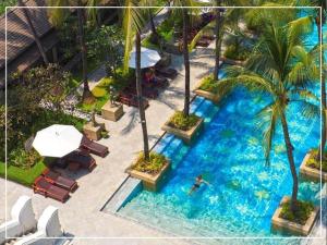 Kolam renang di atau dekat dengan Hotel Chatrium Royal Lake Yangon