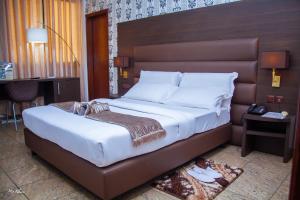 Postel nebo postele na pokoji v ubytování New Heaven Hôtel