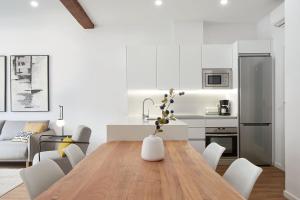 A kitchen or kitchenette at Autonomia - The Rentals Collection