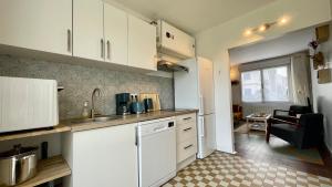 Kuchyňa alebo kuchynka v ubytovaní Jolie maison à 2 pas de la forêt du Touquet