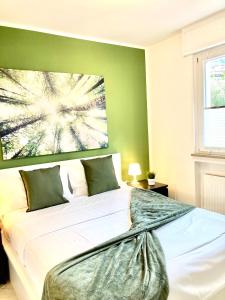 Postel nebo postele na pokoji v ubytování Appartamento Peppino mit Seeblick und Pool