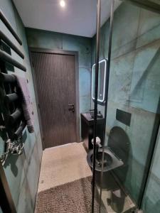 Kamar mandi di Deer Vue