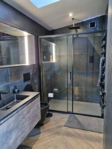 Kamar mandi di Deer Vue
