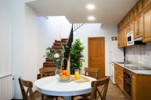 a kitchen with a table with a bowl of oranges on it at Torre Buen Aire cerca de Valencia, con jacuzzi y barbacoa in Benafer