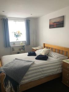 a bedroom with a bed with two towels on it at The Old Laundry in Rye