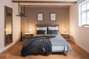 Postel nebo postele na pokoji v ubytování St. Salvator Apartments