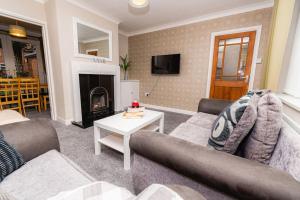 Χώρος καθιστικού στο The Grove, 4BR sleeps 7, central, Parking & Wi-Fi
