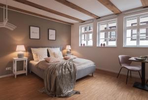 Postel nebo postele na pokoji v ubytování St. Salvator Apartments