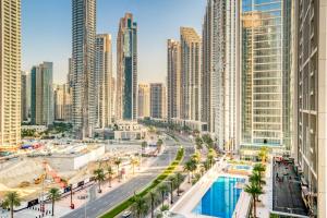 Výhled na bazén z ubytování The Lofts West, Downtown Dubai - Mint Stay nebo okolí