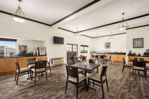 Restaurace v ubytování Baymont by Wyndham Monterey Park