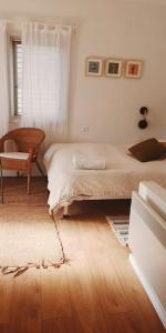 מיטה או מיטות בחדר ב-Ananda hosting in the magical Golan Heights