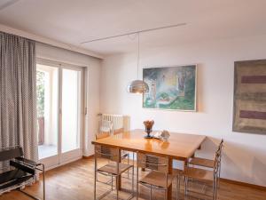 Posezení v ubytování Apartment Chesa Romantica 17 by Interhome