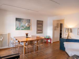 Posezení v ubytování Apartment Chesa Romantica 17 by Interhome