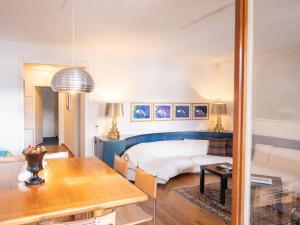 Postel nebo postele na pokoji v ubytování Apartment Chesa Romantica 17 by Interhome