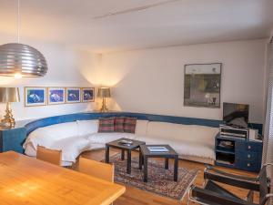 Posezení v ubytování Apartment Chesa Romantica 17 by Interhome