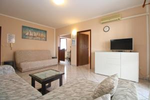 TV a/nebo společenská místnost v ubytování Apartment Mirela 2145