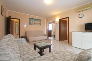 TV a/nebo společenská místnost v ubytování Apartment Mirela 2145