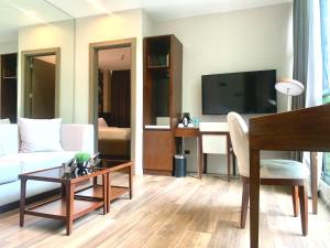 TV a/nebo společenská místnost v ubytování The Henry Hotel Roost Bacolod